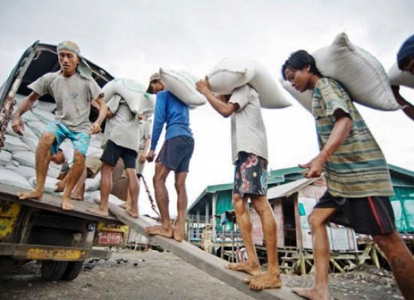 ရန္ကုန္သို႔ ဆန္အ၀င္နည္း၍ ေစ်းျမင့္တက္