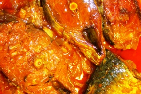 ငါးသေလာက္ဆီျပန္ဟင္း