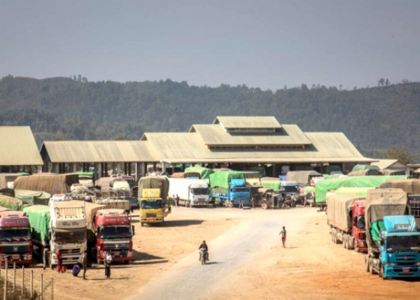 မူဆယ္ကုန္သြယ္ေရးဇုန္တြင္ တင္ပုိ႕တဲ့ ကုန္တင္ ကုန္ခ် ဝန္ေဆာင္ခမ်ားျမင့္တက္လာ