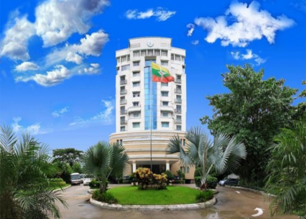 UMFCCI ႏွစ္ ( ၁၀၀ ) ျပည့္ ကုန္စည္ျပပြဲတြင္ ကုန္ပစၥည္းမ်ား ဝင္ေရာက္ျပသႏိုင္