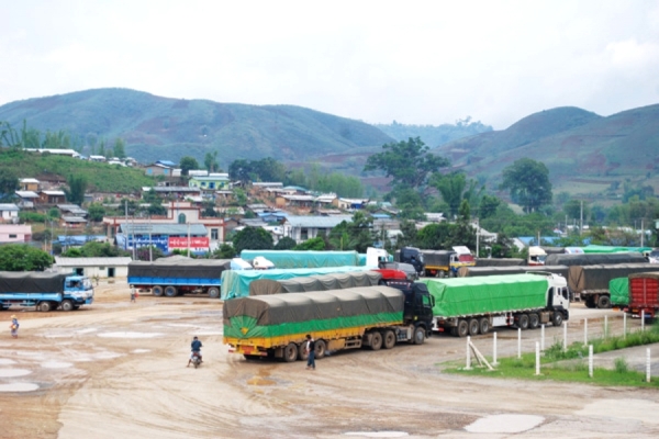 မူဆယ္နယ္စပ္ကုန္သြယ္ေရး စခန္း၌ ယခုရက္ပိုင္းတြင္ ကုန္စည္ ၁၂ မ်ဳိး အေရာင္းအဝယ္ မရွိဘဲ ရပ္တန္႕