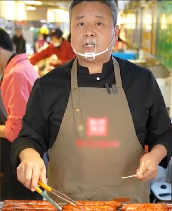 ဒေဝါလီခံရသည့် စားသောက်ဆိုင် လုပ်ငန်းရှင် သန်းကြွယ်သူဌေးဟောင်း အသားအူချောင်း ရောင်းပြီး ဒေါ်လာ ၆.၄ သန်းကြွေးပြန်ဆပ်ရန် သံန္နိဌာန်ချထား