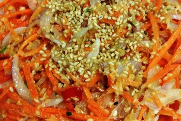 မုန္လာဥနီ (ခါၾကက္ဥ) သုပ္