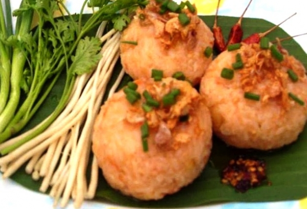 ရွမ္းအစားအစာ ငါး ထမင္းခ်ဥ္