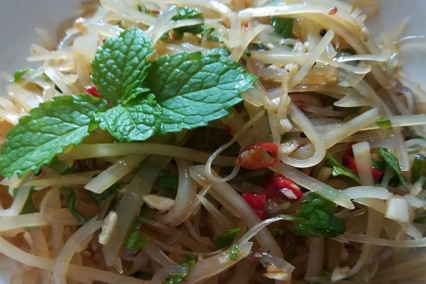 သက္သတ္လြတ္ အာလူးႂကြပ္ခ်ဥ္ငံစပ္သုပ္