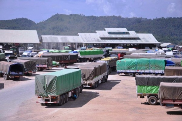 အၾကမ္းဖက္တိုက္ခိုက္မႈ ျဖစ္ၿပီးေနာက္ ေမာင္ေတာနယ္စပ္ကုန္သြယ္ေရးစခန္းမွ သြင္းကုန္အဝင္ မရွိေတာ့ဟုဆို