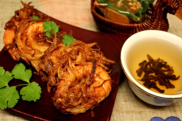 ျမန္မာ့႐ုိးရာအစားအစာ ပုစြန္ခြက္ေၾကာ္ ျပဳလုပ္နည္း