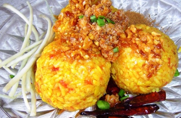 ရွမ္းေဒသအစားအစာ ငါး ထမင္းခ်ဥ္