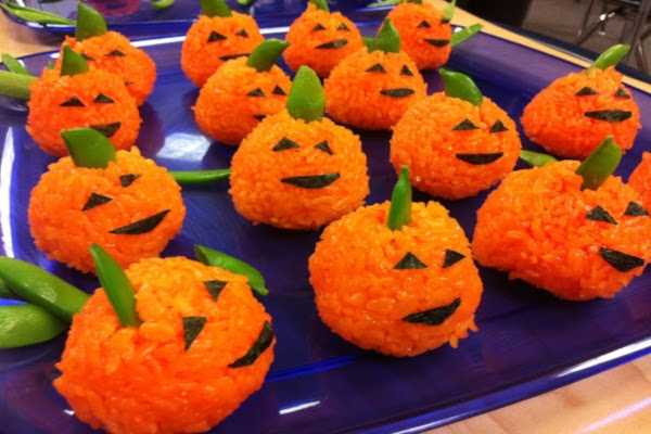 Halloween Night အတြက္ မုန္႕ေလးေတြၾကည့္လုိက္ပါ ..........