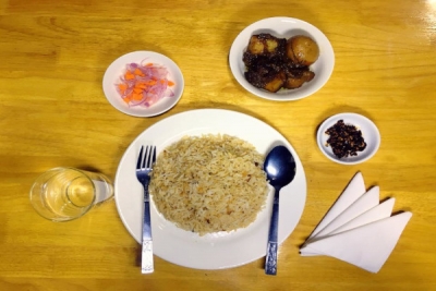 ျမန္မာထမင္းနဲ႕ဟင္းကို အိမ္ခ်က္လက္ရာအတိုင္းရႏိုင္တဲ့ ဦးဗိုလ္ႀကီး ထမင္းဆိုင္