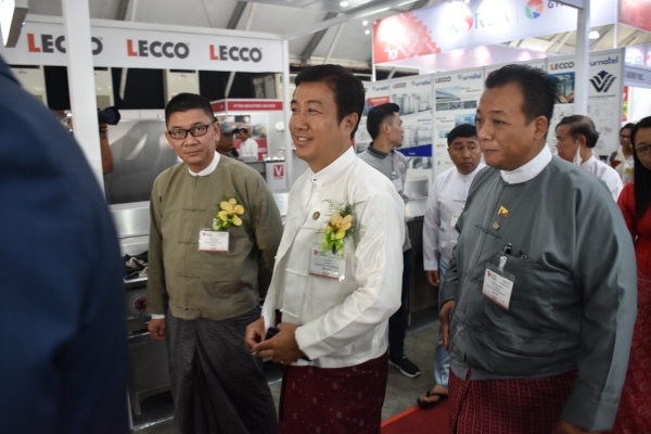 ျမန္မာႏိုင္ငံ၏ အႀကီးမားဆံုး အစားအေသာက္ႏွင့္ ဧည့္ခံမႈဆိုင္ရာျပပြဲျဖစ္တဲ့ Food &amp; Hotel Myanmar 2018 ကို ဖြင့္လွစ္ခဲ့  ကမ႓ာတစ္လႊားရွိ F &amp; B လုပ္ငန္းနယ္ပယ္မွ လုပ ္ငန္းလုပ္ကိုင္သူ ၁၈၁ ဦးတို႔၏ ပဥၥမအႀကိမ္ေျမာက္ ခင္းက်င္းျပသမႈ
