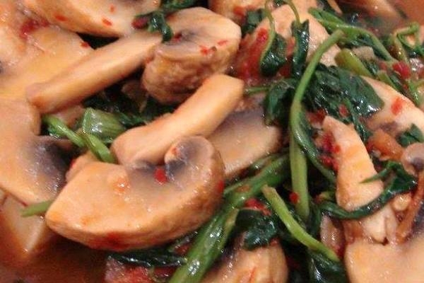 ကန္စြန္းရြက္ႏွင့္ မိႈ အရည္ေသာက္ဆမ္း