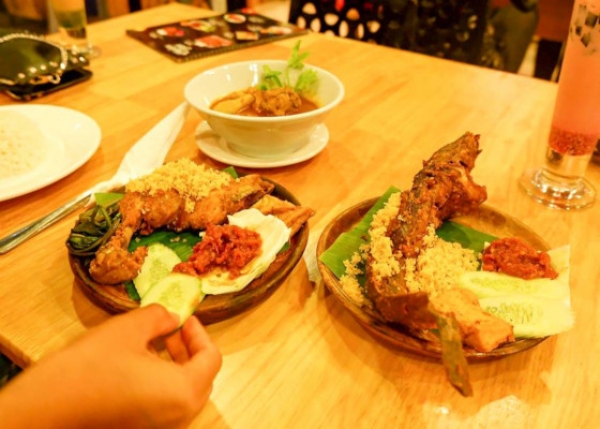 တစ္ပြဲဝယ္ တစ္ပြဲလက္ေဆာင္ရမဲ့ Ayam Penyet, AP Myanmar ရဲ႕ Big Promotion