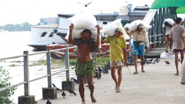 တ႐ုတ္ႏွင့္ တရားဝင္ကုန္သြယ္ေရး အေကာင္အထည္ေဖာ္ရန္ MoU မူၾကမ္း ကူမင္းအစိုးရထံ ေပးပုိ႔