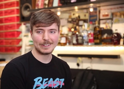 ထူးခြားသော စာသောက်ဆိုင် Mr Beast