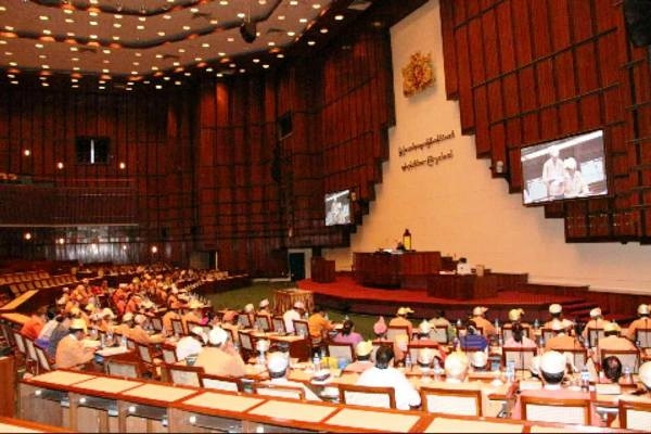 ရန္​ကုန္​တုိင္​း​ေဒသႀကီးအစိုးရအဖြဲ႔ က ​ေပးပို႔​ေသာ " ရန္​ကုန္​တိုင္​း​ေဒသႀကီး စုိက္​ပ်ိဳး​ေရးက႑ဖြ႔ံၿဖိဳးတိုးတက္​​ေရးစီမံကိန္​း (၂၀၁၈-၂၀၂၁)" အား လႊတ္​​ေတာ္​ကိုယ္​စားလွယ္​မ်ား​ေဆြး​ေႏြး