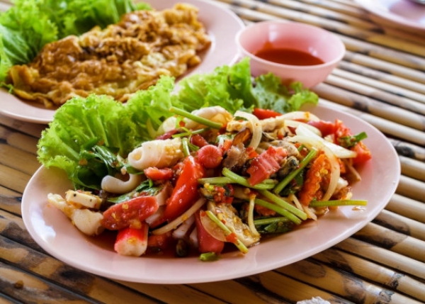 ခရီးသွားတဲ့အခါ စားသုံးဖို့မသင့်တော်တဲ့ အစားအသောက်များ