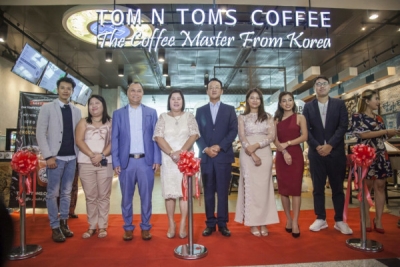 ျမန္မာႏုိ္င္ငံတြင္ ကိုရီးယားႏုိင္ငံ၏ နံပါတ္ (၁) ေကာ္ဖီအမွတ္တံဆိပ္  TOM N TOMS Coffee ေအာင္ျမင္စြာေရာက္ရွိလာၿပီး ပထမဆံုးဆုိင္ခြဲဖြင့္လွစ္ခဲ့