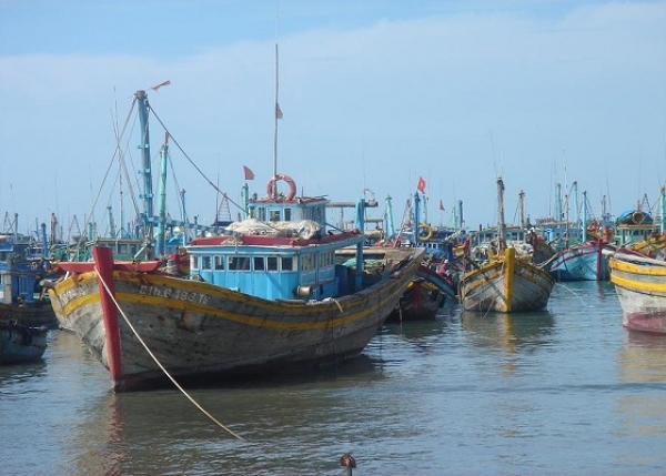 ရန်ကုန်သို့ဝင်ရောက်လာသော ရခိုင်ပြည်နယ်မှငါးဖမ်းစက်လှေများကို Covid-19ကာကွယ်ထိန်းချုပ်ရေးအတွက် ကြပ်မတ်ဆောင်ရွက်